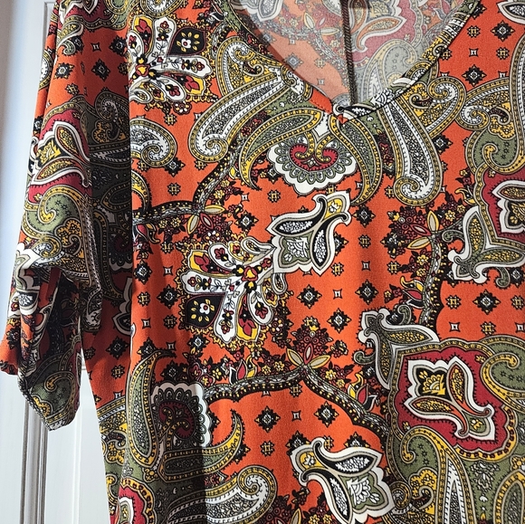 AGB Women's Paisley Top - - Picture 2 of 8